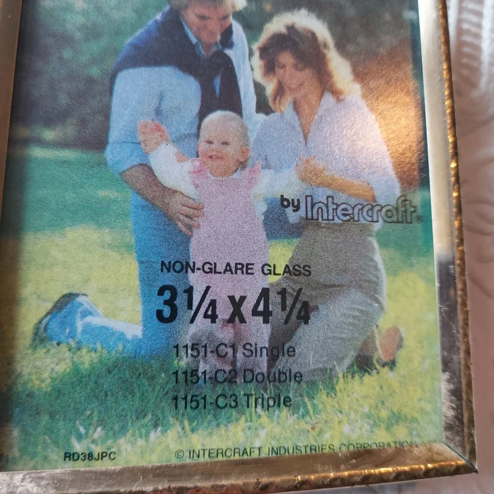 Vintage Intercraft Gold Metal Photo Frame Non-Glare Glass 3.25 x 4.25 1151-C1